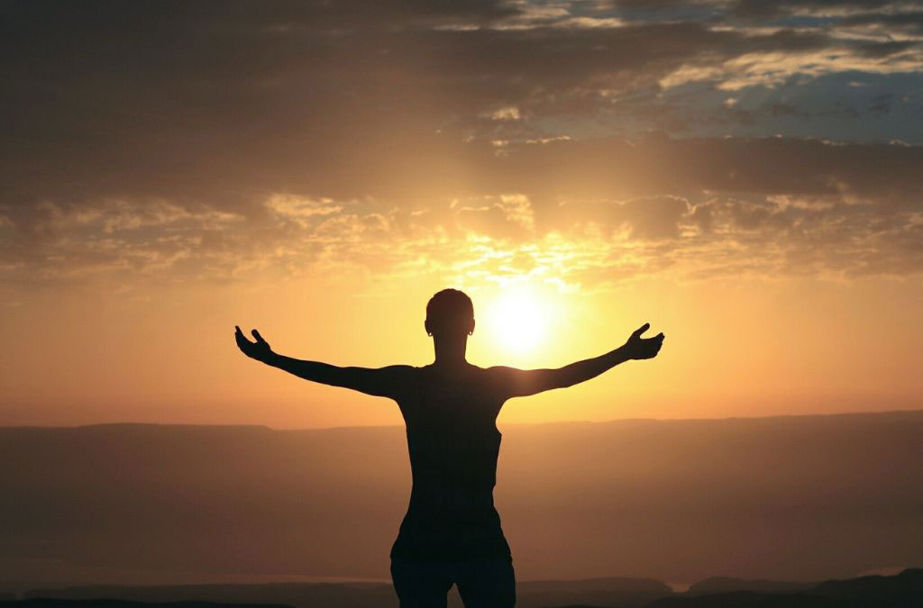 agradecimiento al cielo por la prosperidad