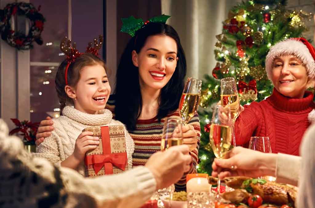 árbol navideño en sitio de reunión familiar