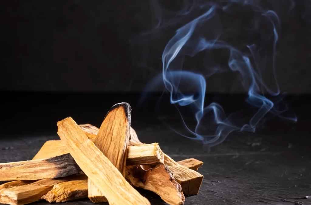 limpiar la casa de malas energías con palo santo