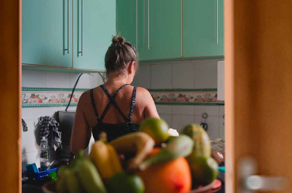 feng shui aconseja no cocinar de espaldas a la puerta